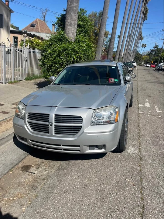 2005 Dodge Magnum 2nd Gen Wagon - Image 2 of 5