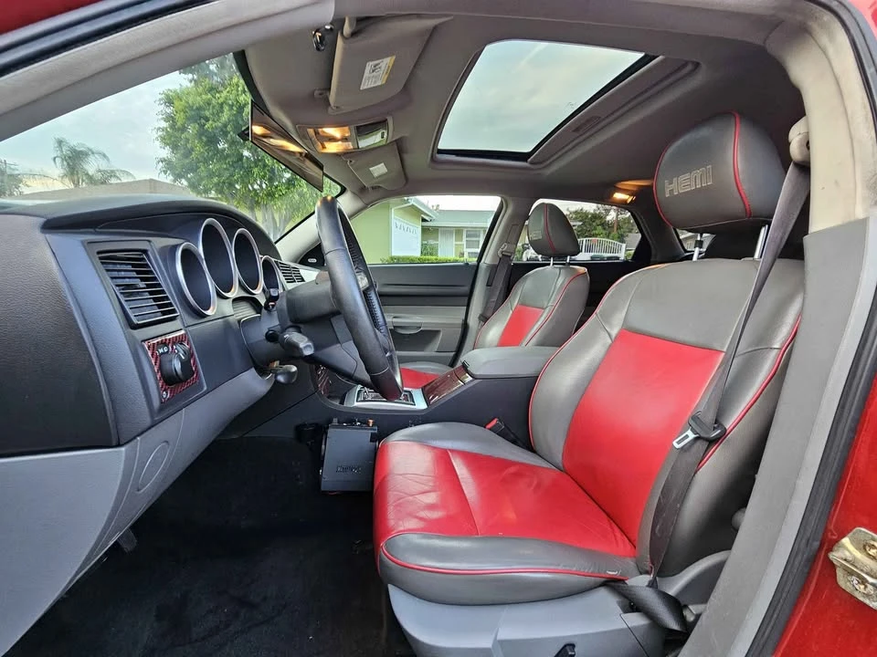 2005 Dodge Magnum 2nd Gen Wagon - Image 7 of 14