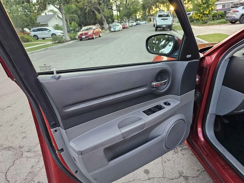 2005 Dodge Magnum 2nd Gen Wagon - Image 6 of 14