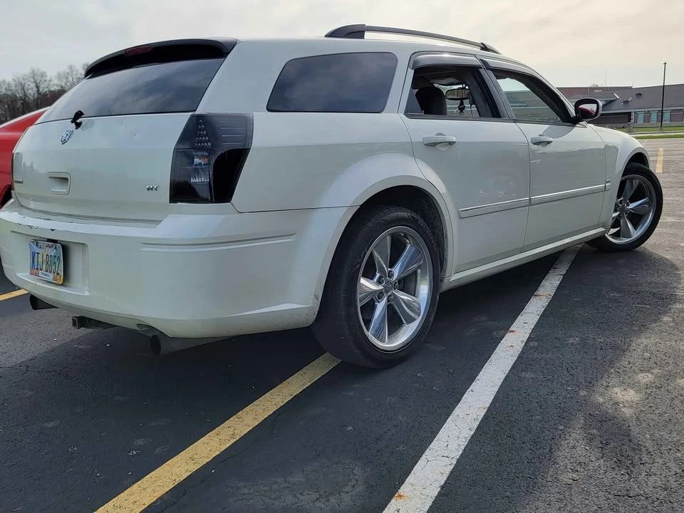2005 Dodge Magnum 2nd Gen Wagon - Image 3 of 3