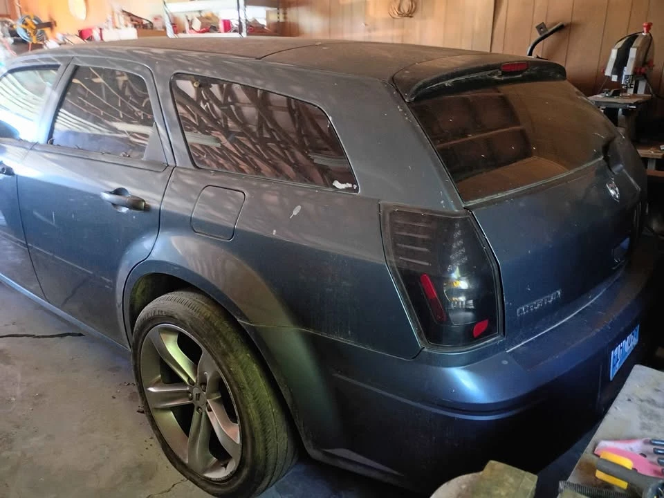 2005 Dodge Magnum 2nd Gen Wagon - Image 2 of 5