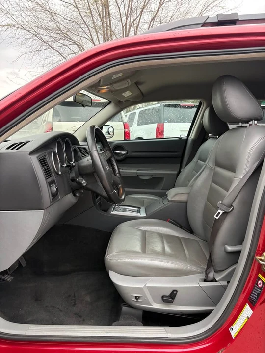 2005 Dodge Magnum 2nd Gen Wagon - Image 13 of 15