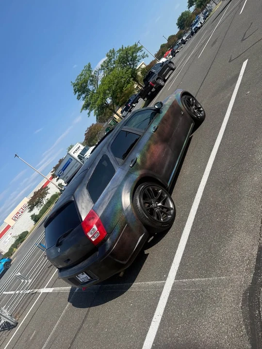 2005 Dodge Magnum 2nd Gen Wagon - Image 2 of 5