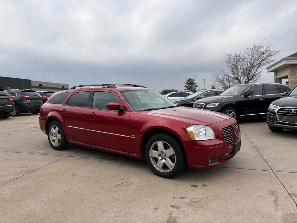 2005 Dodge Magnum 2nd Gen Wagon - Image 3 of 15