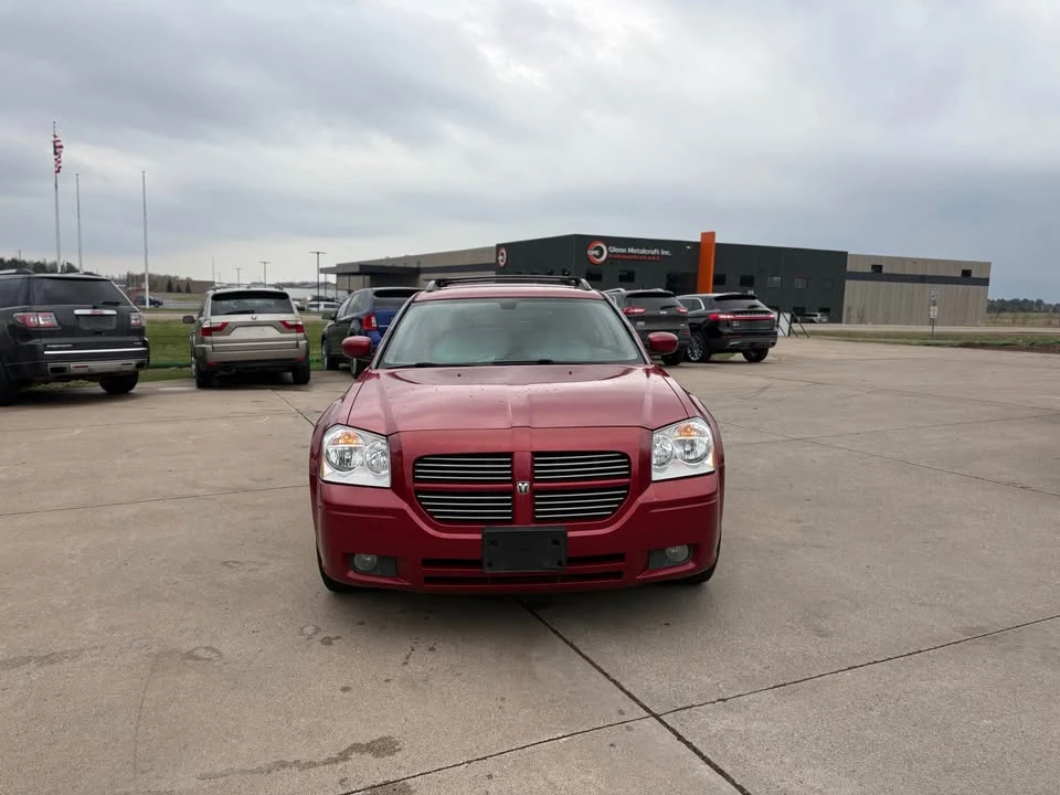 2005 Dodge Magnum 2nd Gen Wagon - Image 2 of 15