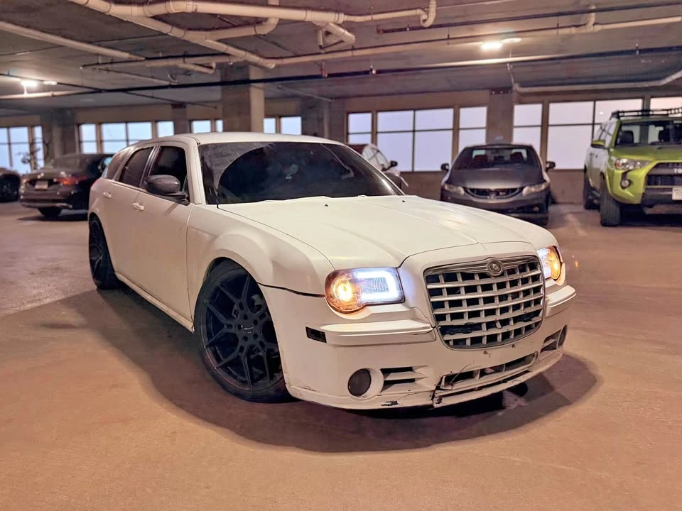 2005 Dodge Magnum 2nd Gen Wagon - Image 2 of 9