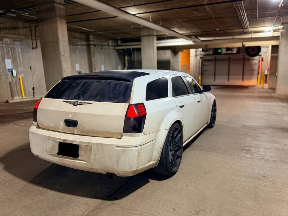2005 Dodge Magnum 2nd Gen Wagon - Image 3 of 9