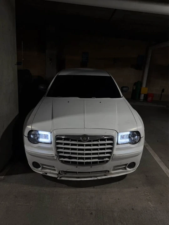 2005 Dodge Magnum 2nd Gen Wagon - Image 6 of 9