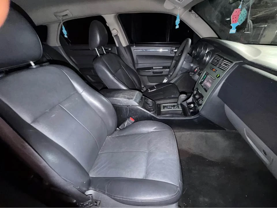 2005 Dodge Magnum 2nd Gen Wagon - Image 5 of 9