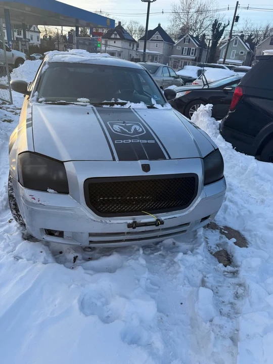 2005 Dodge Magnum 2nd Gen Wagon - Image 2 of 4