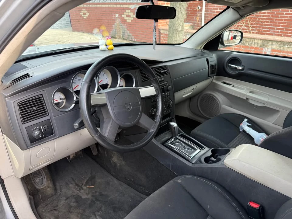 2005 Dodge Magnum 2nd Gen Wagon - Image 9 of 12
