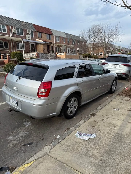 2005 Dodge Magnum 2nd Gen Wagon - Image 5 of 12