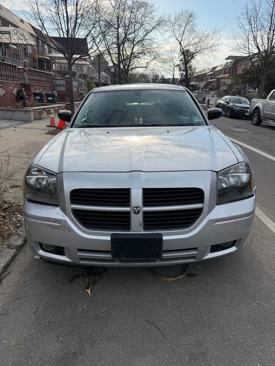 2005 Dodge Magnum 2nd Gen Wagon - Image 8 of 12