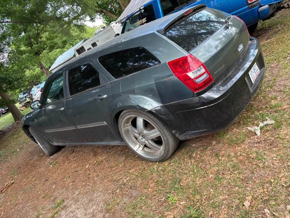 2005 Dodge Magnum 2nd Gen Wagon - Image 3 of 7
