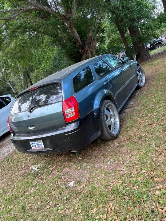 2005 Dodge Magnum 2nd Gen Wagon - Image 2 of 7