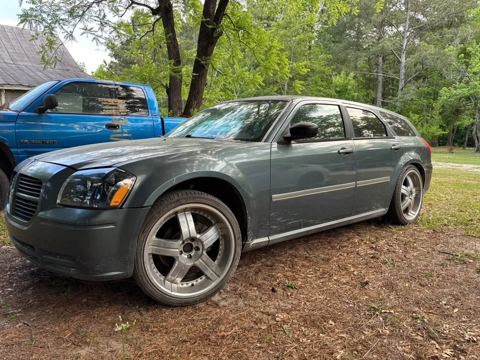 2005 Dodge Magnum 2nd Gen Wagon - Image 5 of 7