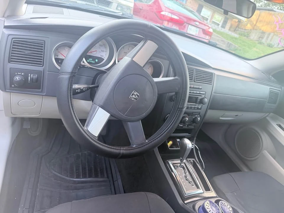 2005 Dodge Magnum 2nd Gen Wagon - Image 12 of 13