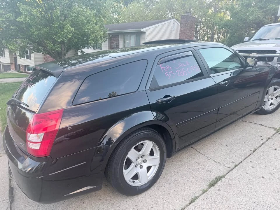 2005 Dodge Magnum 2nd Gen Wagon - Image 3 of 13