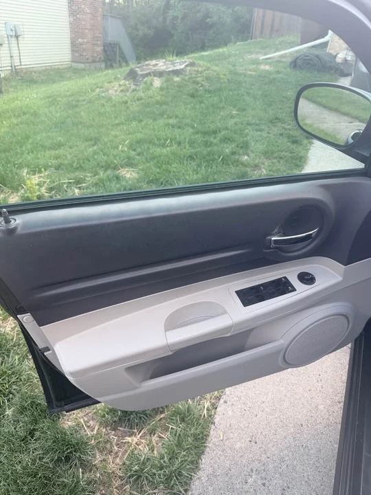2005 Dodge Magnum 2nd Gen Wagon - Image 11 of 13