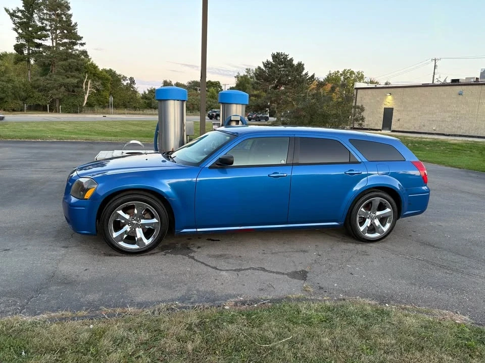 2005 Dodge Magnum 2nd Gen Wagon - Image 3 of 13