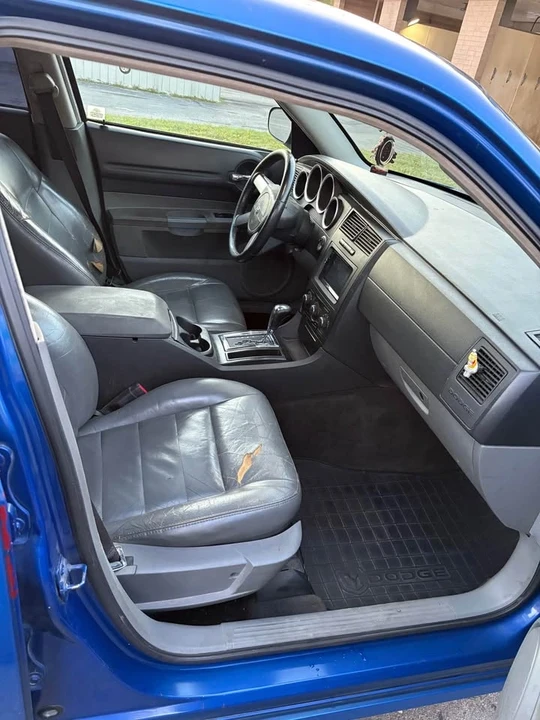2005 Dodge Magnum 2nd Gen Wagon - Image 6 of 13