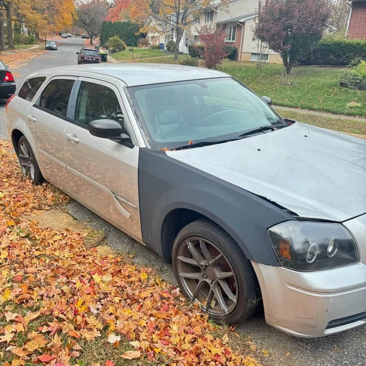 2005 Dodge Magnum 2nd Gen Wagon - Image 2 of 4