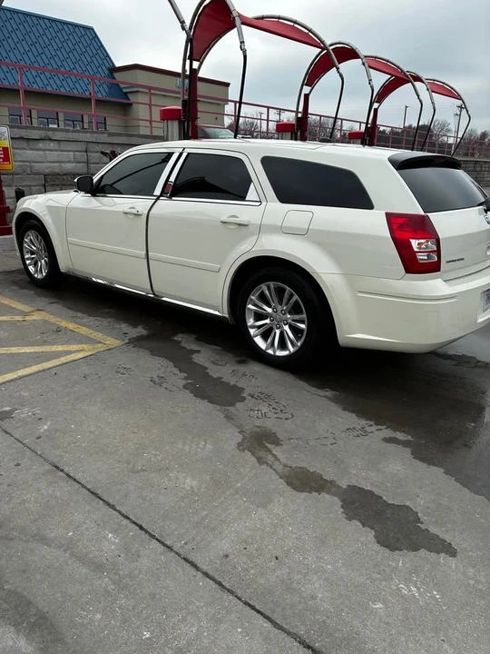 2005 Dodge Magnum 2nd Gen Wagon - Image 4 of 4