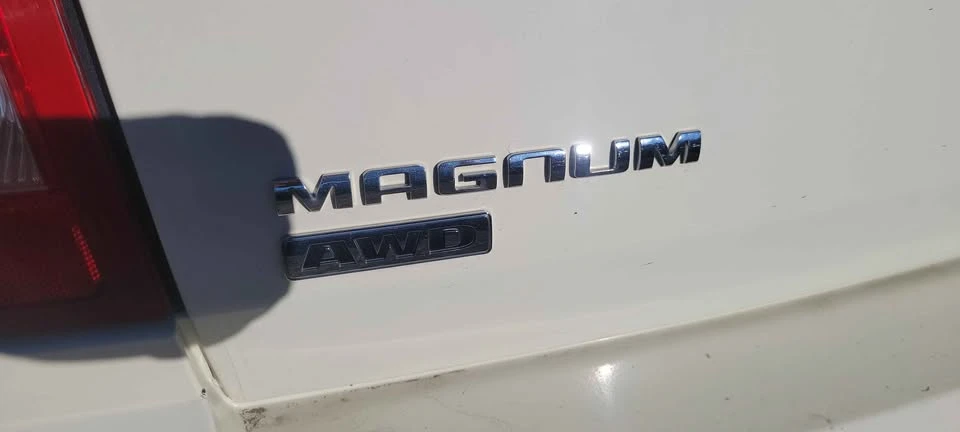 2005 Dodge Magnum 2nd Gen Wagon - Image 4 of 13