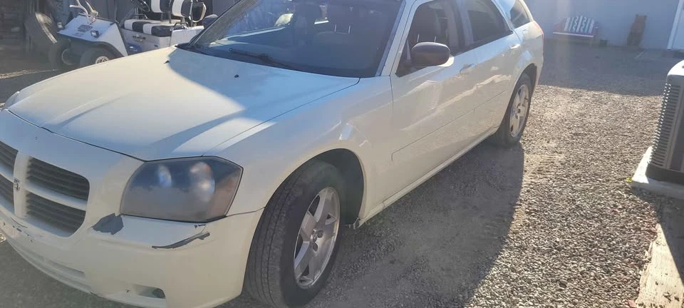 2005 Dodge Magnum 2nd Gen Wagon - Image 2 of 13
