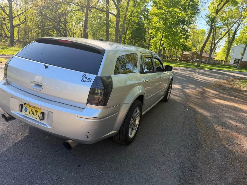 2005 Dodge Magnum 2nd Gen Wagon - Image 3 of 9