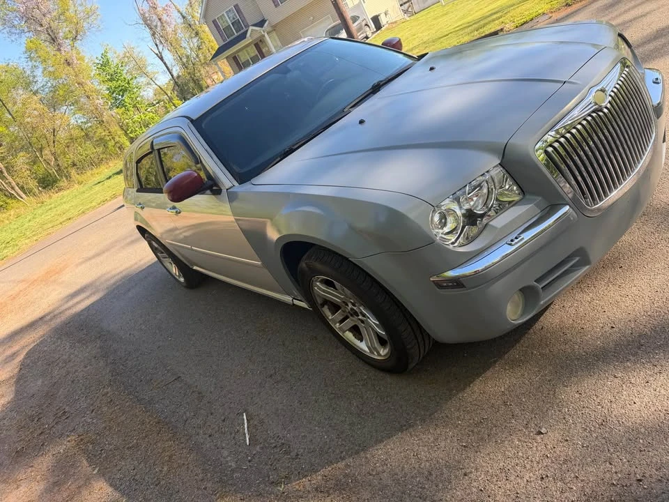 2005 Dodge Magnum 2nd Gen Wagon - Image 2 of 9