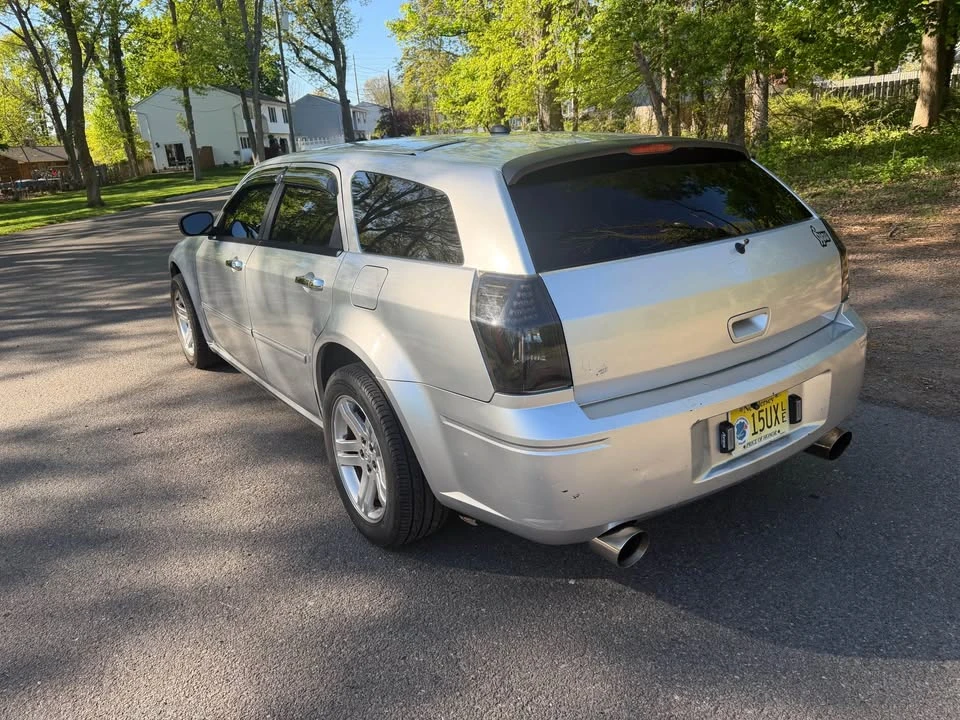 2005 Dodge Magnum 2nd Gen Wagon - Image 4 of 9