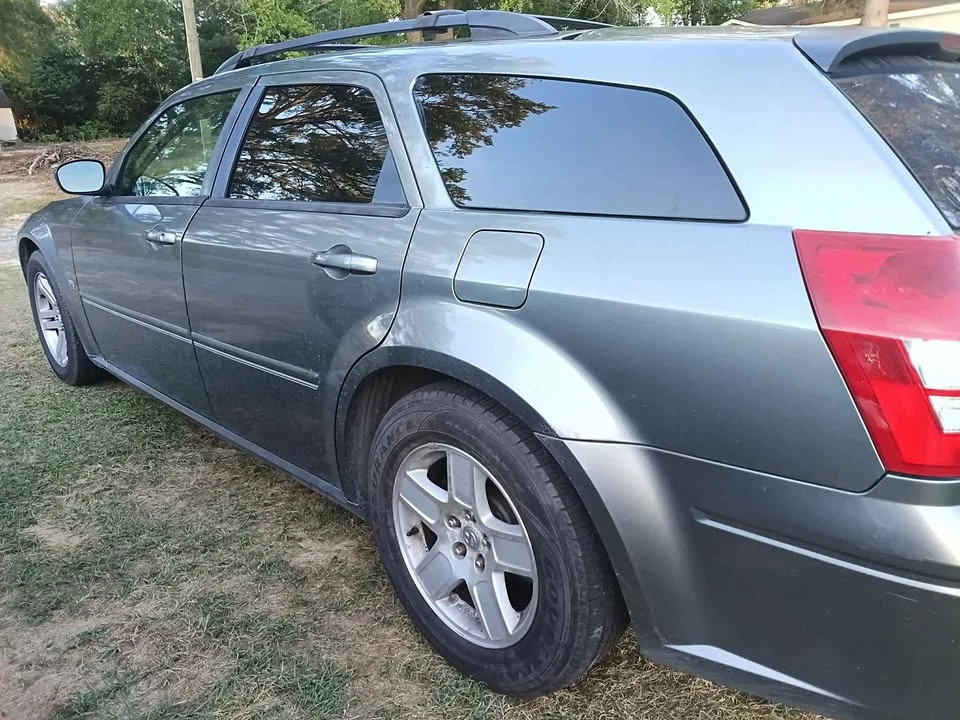2005 Dodge Magnum 2nd Gen Wagon - Image 7 of 12