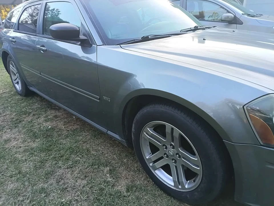 2005 Dodge Magnum 2nd Gen Wagon - Image 8 of 12