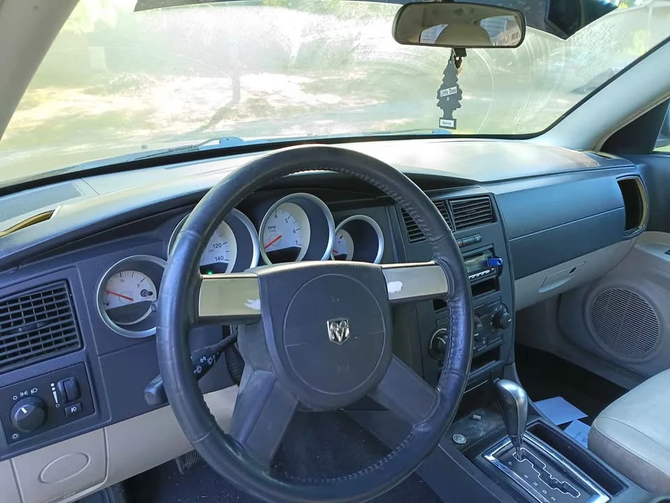 2005 Dodge Magnum 2nd Gen Wagon - Image 2 of 12