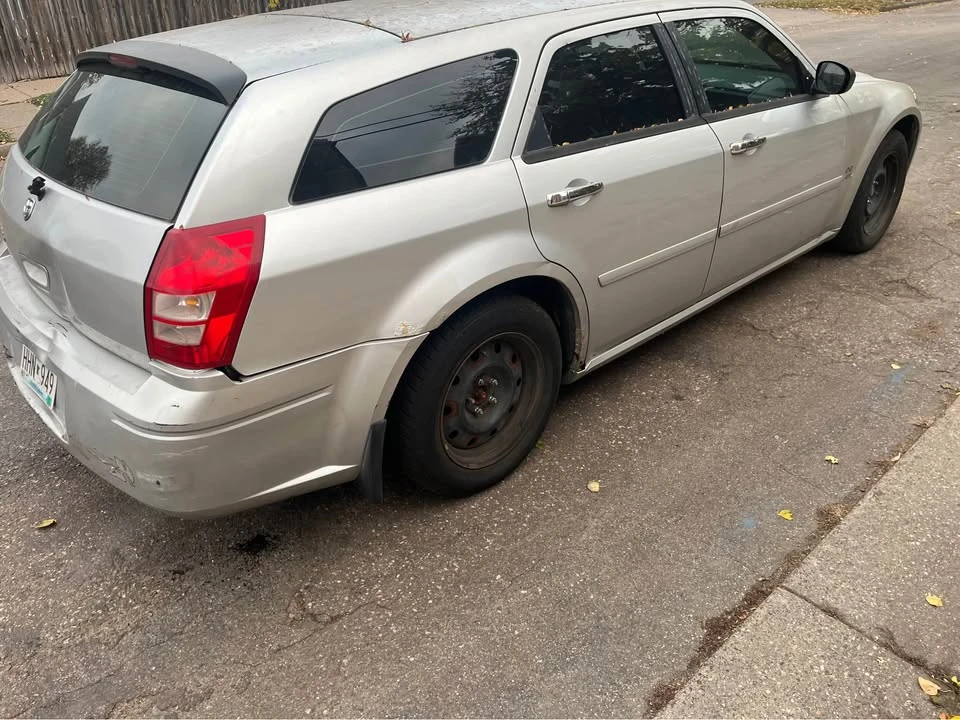 2005 Dodge Magnum 2nd Gen Wagon - Image 3 of 7