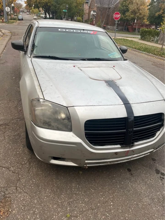2005 Dodge Magnum 2nd Gen Wagon - Image 2 of 7