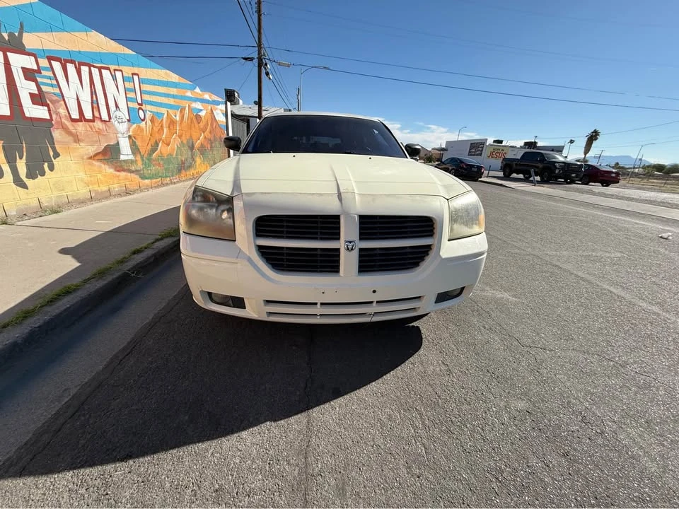 2005 Dodge Magnum 2nd Gen Wagon - Image 2 of 5