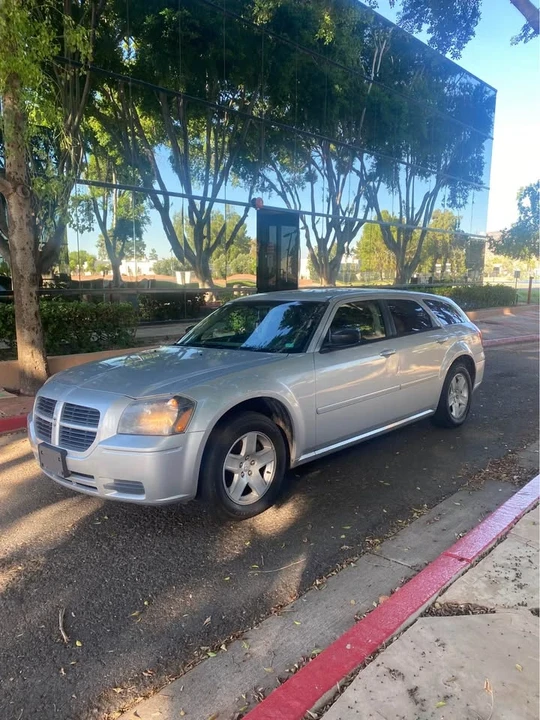 2005 Dodge Magnum 2nd Gen Wagon - Image 3 of 10