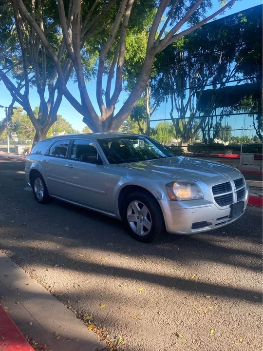 2005 Dodge Magnum 2nd Gen Wagon - Image 4 of 10