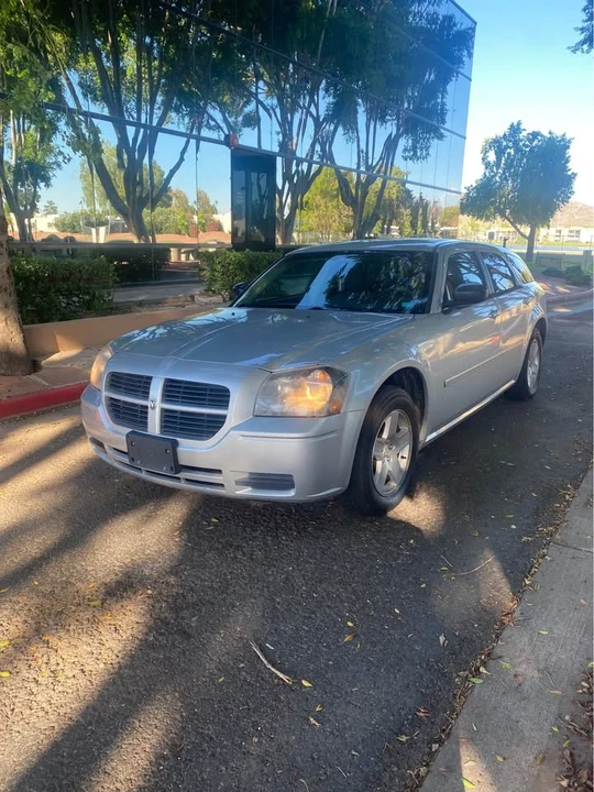 2005 Dodge Magnum 2nd Gen Wagon - Image 2 of 10