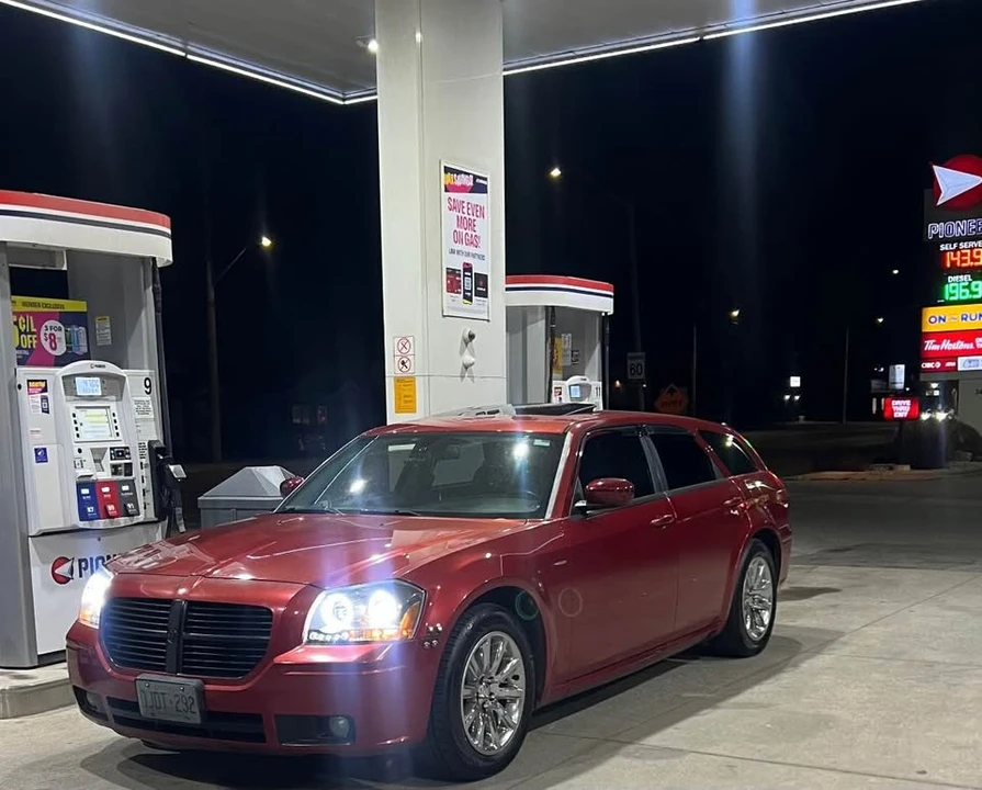 2005 Dodge Magnum 2nd Gen Wagon - Image 4 of 6