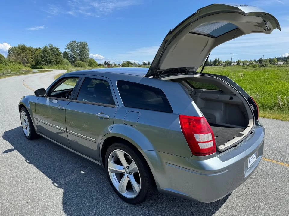 2005 Dodge Magnum 2nd Gen Wagon - Image 16 of 17