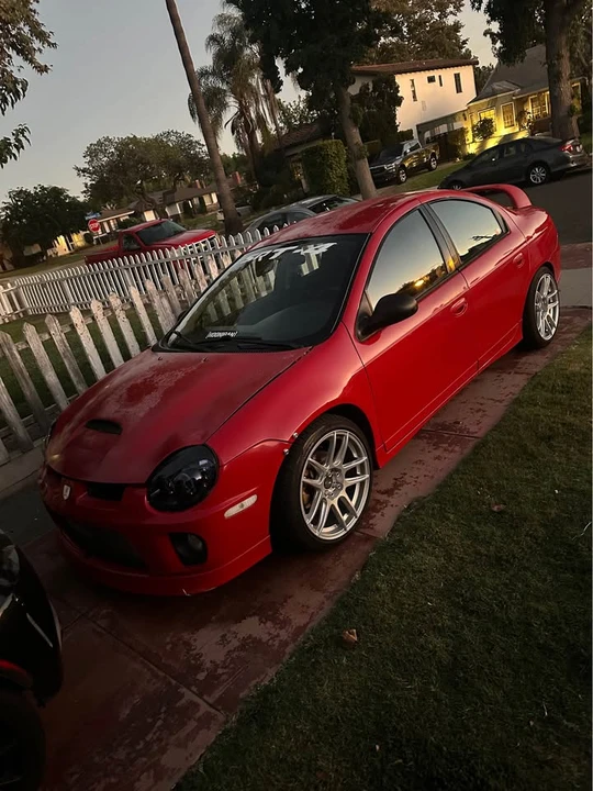 2005 Dodge Neon - Image 2 of 5