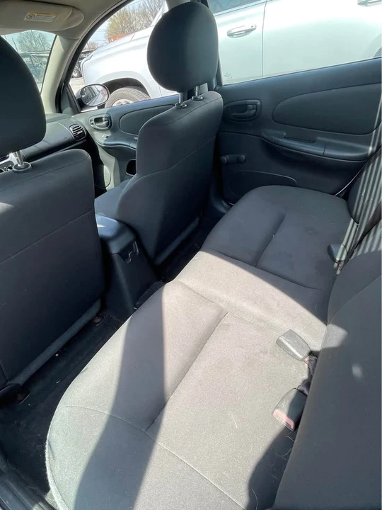 2005 Dodge Neon - Image 10 of 12