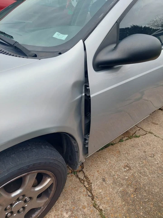 2005 Dodge Neon - Image 9 of 11