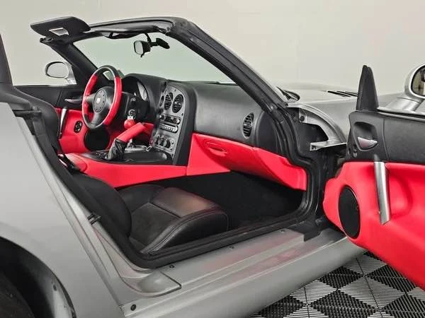2005 Dodge Viper 3rd Gen - Image 15 of 17