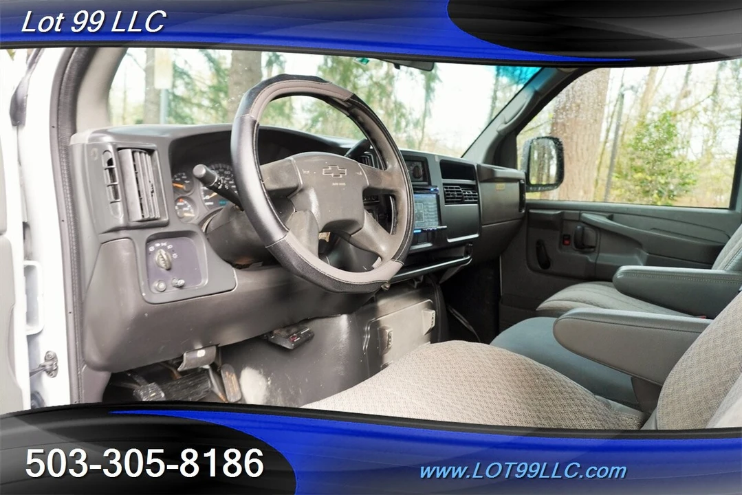 2005 Chevrolet Express - Image 2 of 4