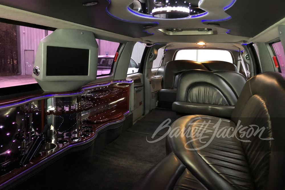 2005 Ford Excursion - Image 10 of 12