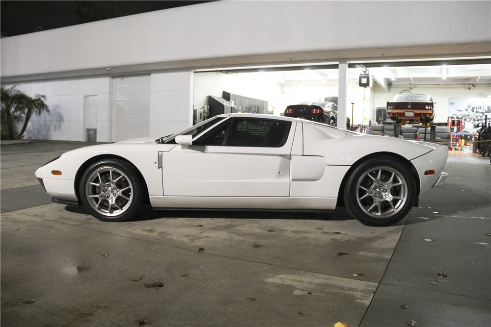 2005 Ford GT 1st Gen - Image 2 of 2